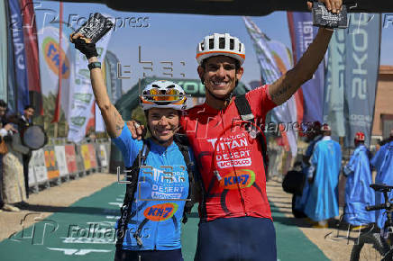 Andrey Amador y Pilar Fernández, vencedores en la Titan Desert