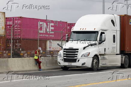 US President Trump's 10 percent tariff cuts about a third of traffic at the Los Angeles Port