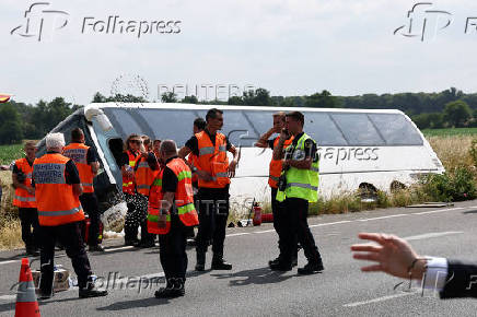 Bus crash on A81 highway in Sarthe