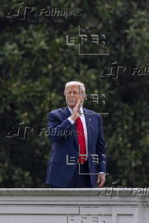 US President Donald J. Trump tours the roof at the White House