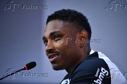 Corinthians apresenta o jogador Vitinho