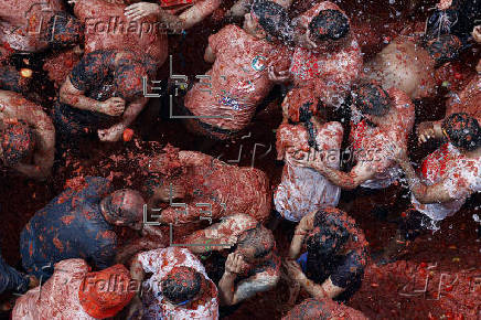 22.000 personas participan en la Tomatina de Buñol