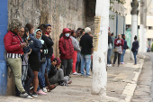 Fila na zona leste paulistana no primeiro dia do pagamento do Auxílio Brasil de R$ 600