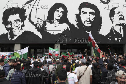 Miles de indígenas ocupan la principal universidad colombiana a la espera del 1 de Mayo