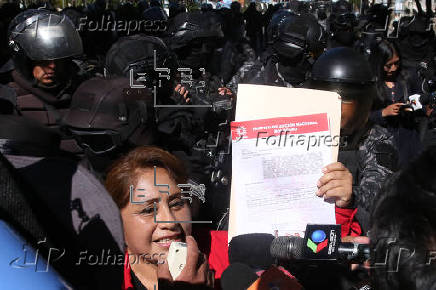 Seguidores de Morales marchan e intentan inscribir su candidatura presidencial a la fuerza