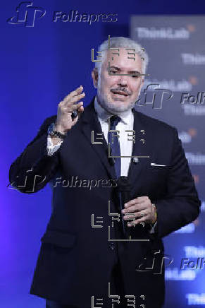 Expresidente Duque afirma que la política se volvió espectáculo y ve retroceso democrático
