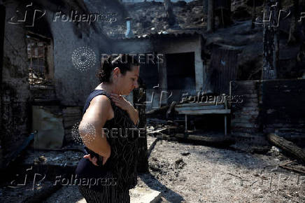 Wildfire burns houses, factories forcing evacuations near Patras