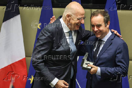 Greek Defense Minister meets his French counterpart in Athens