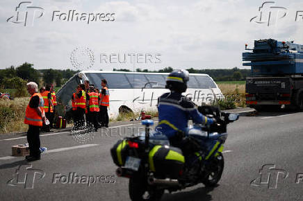 Bus crash on A81 highway in Sarthe