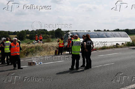 Bus crash on A81 highway in Sarthe