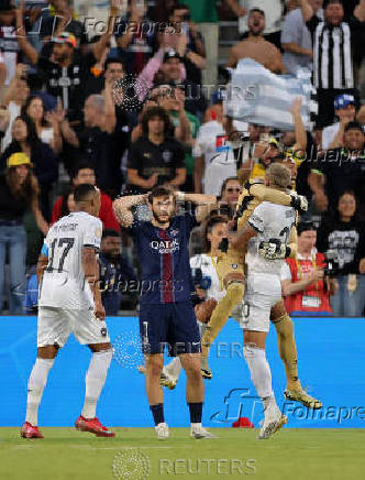 FIFA Club World Cup - Group B - Paris St Germain v Botafogo