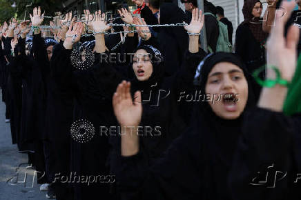 Shi'ite Muslims gather to mark Ashura in Istanbul