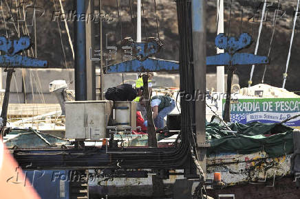 Siete fallecidos y un bebé desaparecido al volcar un cayuco en el puerto de La Restinga