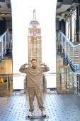 George Kambosos Jr. e Richardson Hitchins visitam o Empire State Building