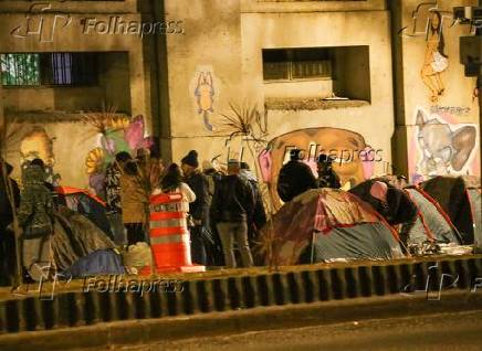 Moradores do Complexo 9 de Julho (SP).