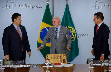  Lula entrega PEC da segurança a presidentes da Câmara e Senado