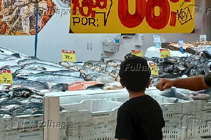 Semana da páscoa, consumidores vão às compras de pescados e frutos do mar