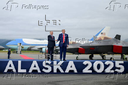 Trump y Putin aterrizan en la base militar de Alaska para su cumbre bilateral
