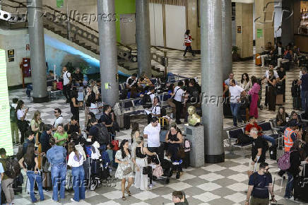 Movimento intenso no saguão de embarque do aeroporto de Congonhas