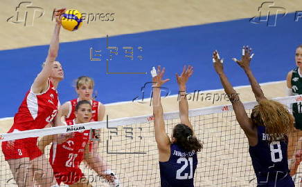 FIVB Volleyball Women's Nations League - USA vs Poland