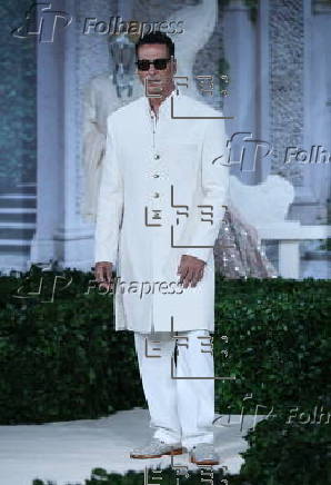 Falguni Shane Peacock - Runway - India Couture Week