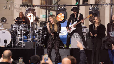 Kelly Clarkson se apresenta no Today Show, dando início à série de shows de verão do Citi