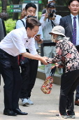 Lee Jun-seok campaigns in Seoul ahead of June presidential election