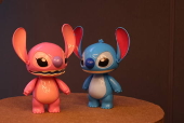 Boneco Angel (esq) e Boneco Stitch