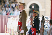 El rey preside la entrega de Reales Despachos y nombramientos de los nuevos oficiales del Ejército de Tierra y de la Guardia Civil