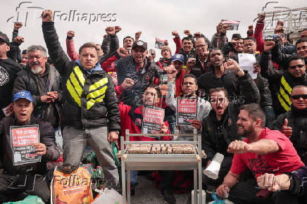 Entregadores de apps protestam contra condições de trabalho