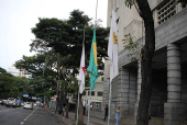Bandeiras a meio mastro pela morte do prefeito de Belo Horizonte (MG)