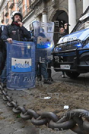 Demonstration against new security decree in Naples