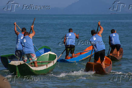 Corrida de canoa no 30º Festival do Camarão da Almada