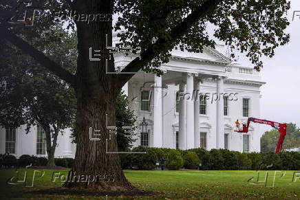 White House undergoes pressure washing in Washington
