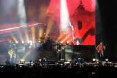 O vocalista Chad Kroeger, do Nickelback, durante show