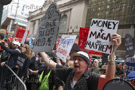 People protest outside fundraiser for the Manhattan Institute at Cipriani 42nd Street