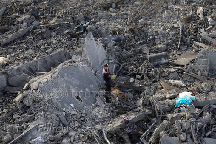Aftermath of an Israeli strike on a house, in Khan Younis