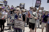 Protesta en la frontera con Gaza contra la matanza de civiles y el hambre que afronta la población palestina