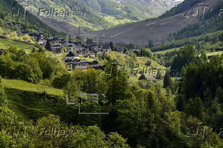 Swiss village almost buried after collapse of glacier
