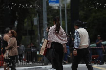 Domingo de frio na Av. Paulista aberta para pedestres em São Paulo