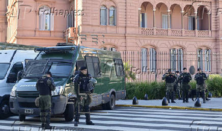 Controles en buses y fuerte despliegue policial por marcha en apoyo a Cristina Fernández