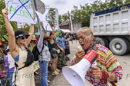 'Stop Alligator Alcatraz' deportation center protest