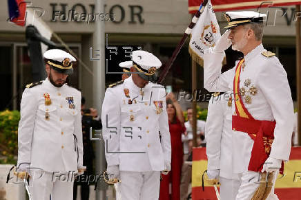 El Rey preside el acto de entrega de  Reales Despachos a los nuevos oficiales de la Armada en San Fernando (Cádiz)