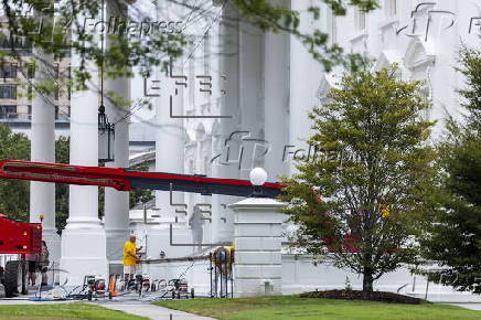 White House undergoes pressure washing in Washington
