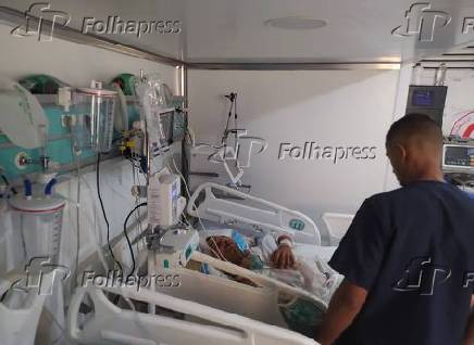 Dias movimentados no hospital de campanha de Saraya, na cidade de Gaza.