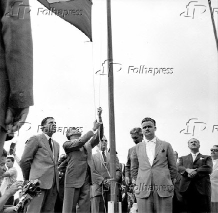 O governador Carvalho Pinto (checar)