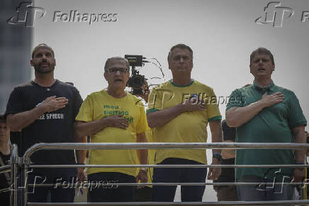 Eduardo Bolsonaro, Silas Malafaia, Bolsonaro e Tarcísio, na Paulista