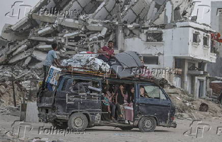 Internally displaced Palestinians from the northern Gaza Strip