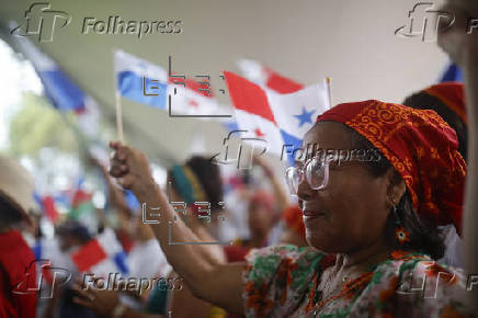 Mujeres panameñas marchan por derechos humanos y justicia social