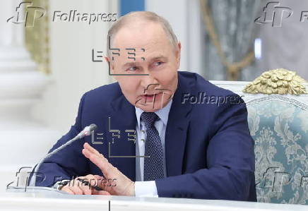 Russian president holds meeting of Russia-Land of Opportunity supervisory board